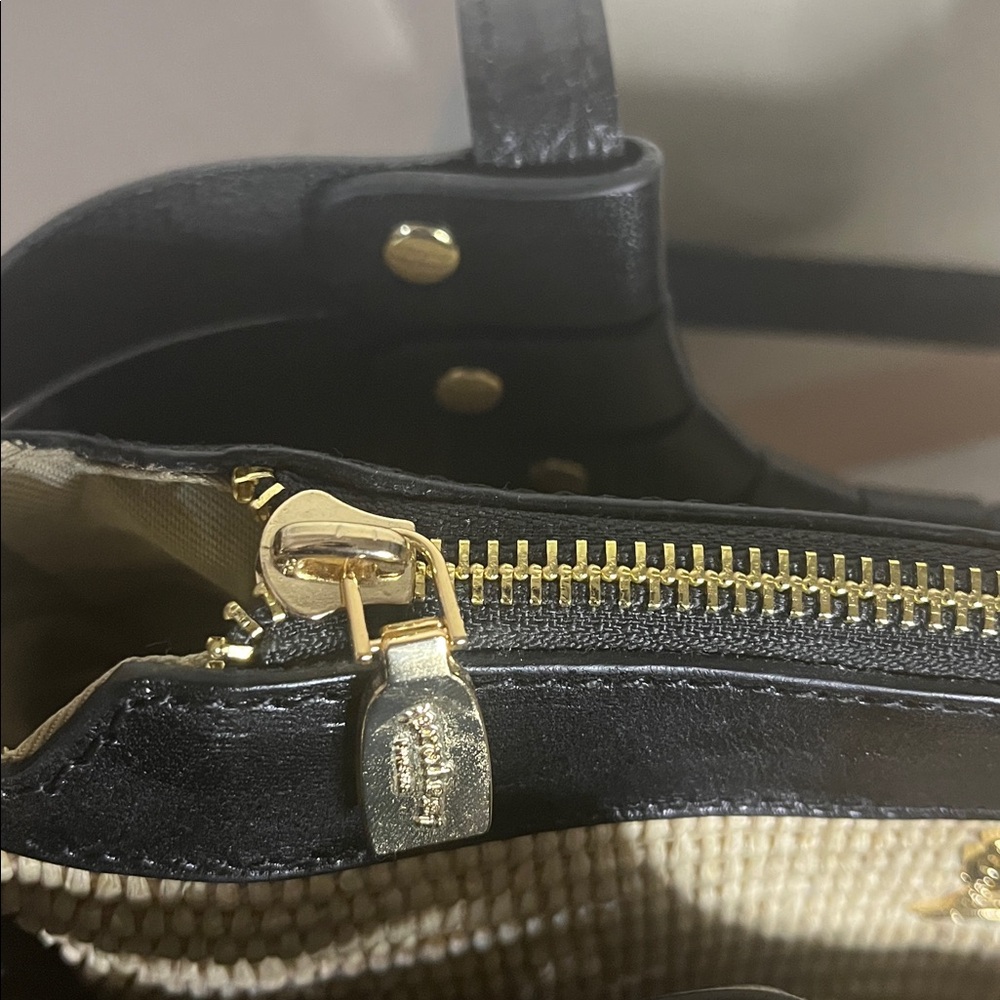 Pratesi Firenze “Lucolena” Italian leather crossbody-shoulder bag - Picture 4 of 10